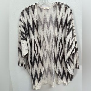 Promesa Cardigan Sweater. Off white‎ with black design.